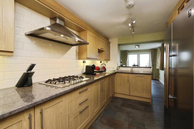 5 bed Detached for sale Image 6