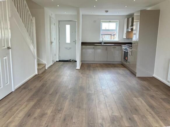3 bed Semi-Detached to rent Image 4