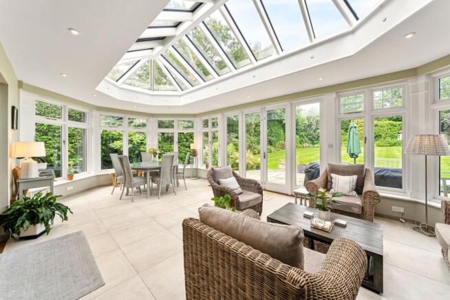 6 bed Detached for sale Image 7