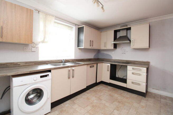 3 bed Semi-Detached to rent Image 4