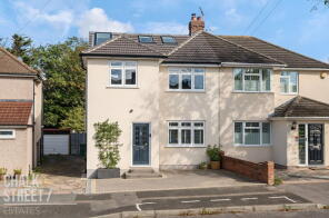 37, Warren Drive, Hornchurch RM12 4QZ