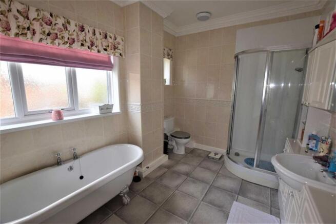 FAMILY BATHROOM