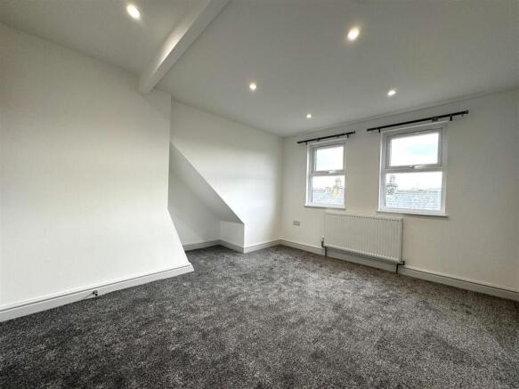 3 bed End of Terrace to rent Image 7