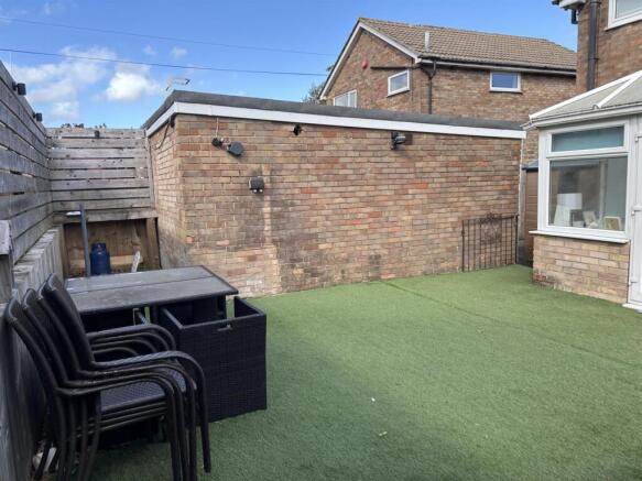 4 bed Detached for sale Image 8