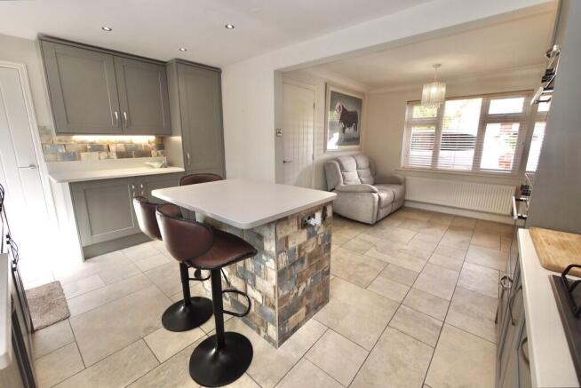 4 bed Detached for sale Image 12
