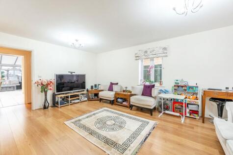 Pinner Park Gardens, Harrow, HA2