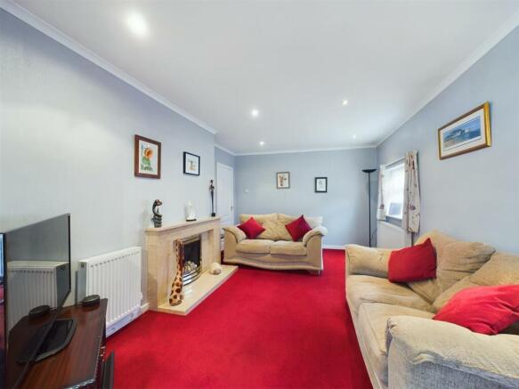 LOUNGE/ DINING ROOM