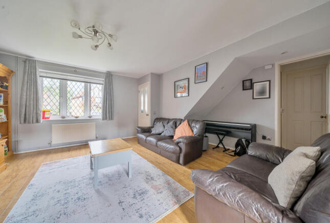 1372915-9-68fb5c4...