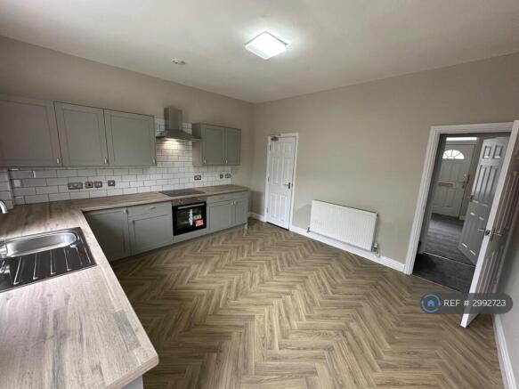 2 bed Terraced to rent Image 4