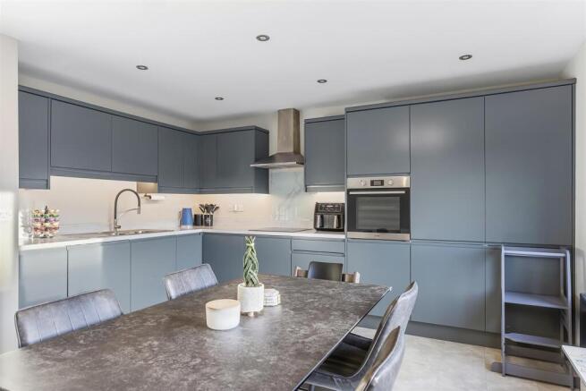 3 bed Semi-Detached for sale Image 11