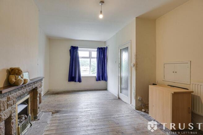 3 bed Semi-Detached for sale Image 4