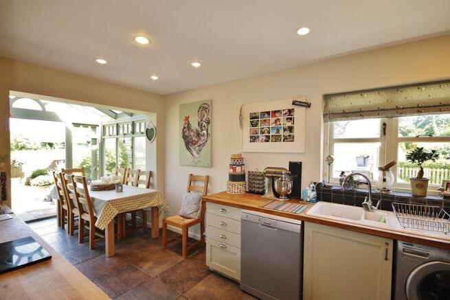 Kitchen/Dining...