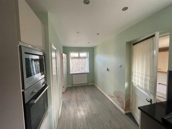 Kitchen 1.jpg
