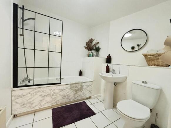 Umbriel Place, London, E13 photo 4