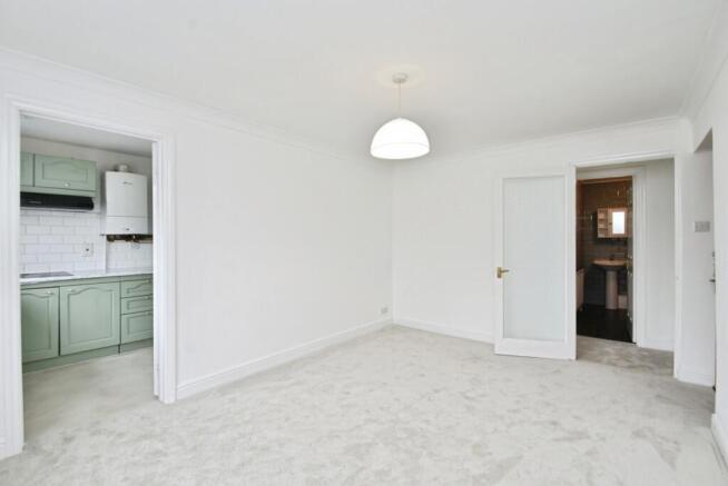 2 bed Flat for sale Image 5