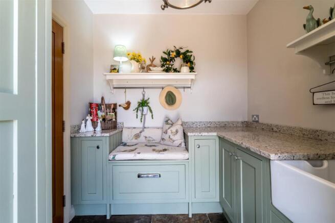 4 bed Detached for sale Image 12
