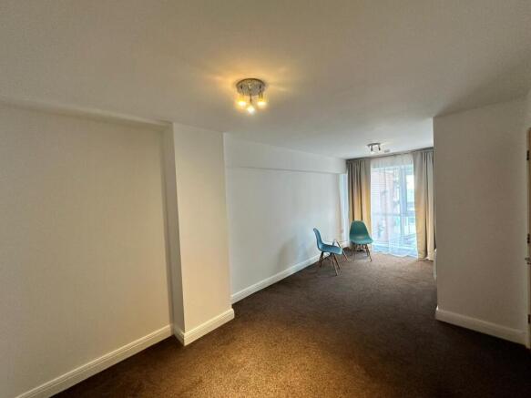 3 bed Flat to rent Image 9