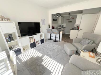 Waverley Road, New Milton, Hampshire. BH25 6PQ