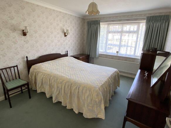 bed1.jpg