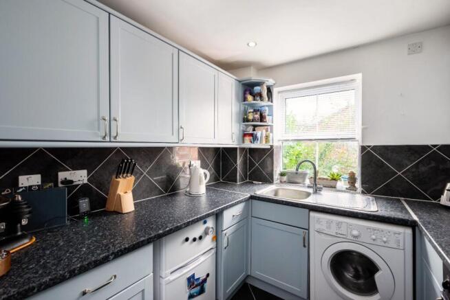 2 bed Flat to rent Image 6