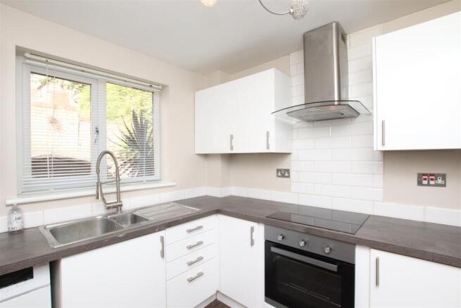 Kitchen_.JPG