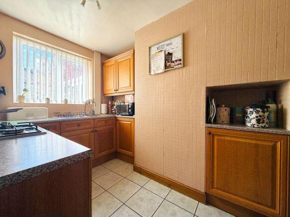 3 bed Semi-Detached for sale Image 9