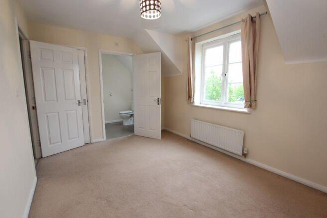 Bedroom 1/En-s...