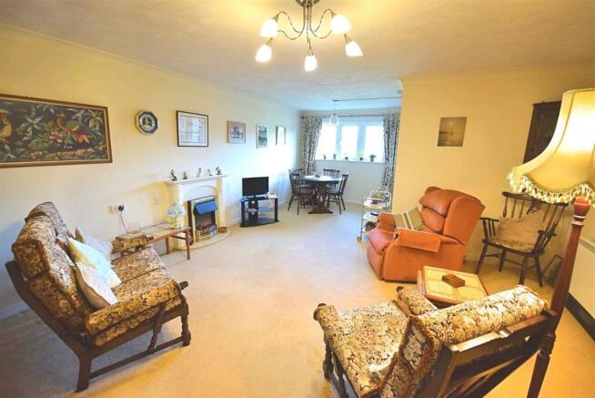 Lounge/Dining Room