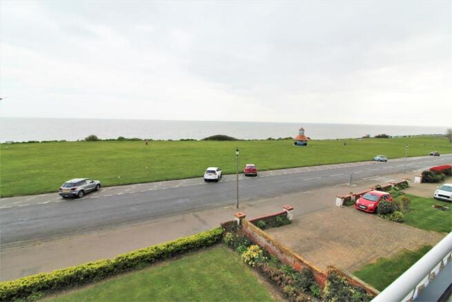 COMMUNAL GARDENS & PARKING
