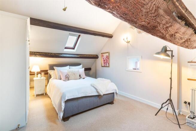 5 bed Terraced for sale Image 11