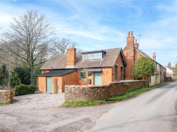 Low Road, Little Cheverell, Devizes, SN10 photo 4
