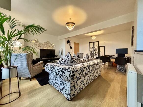 1 bed Apartment for sale Image 12