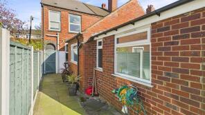 90, Halesowen Road, Cradley Heath B64 5LU