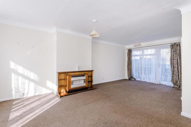 Kendal Drive Living3.jpg
