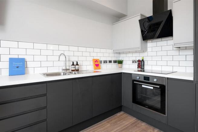 B, 11 Larkdale Rd-Hi-3.jpg