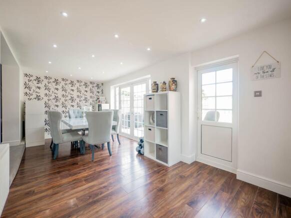 Breakfast/Dining Area