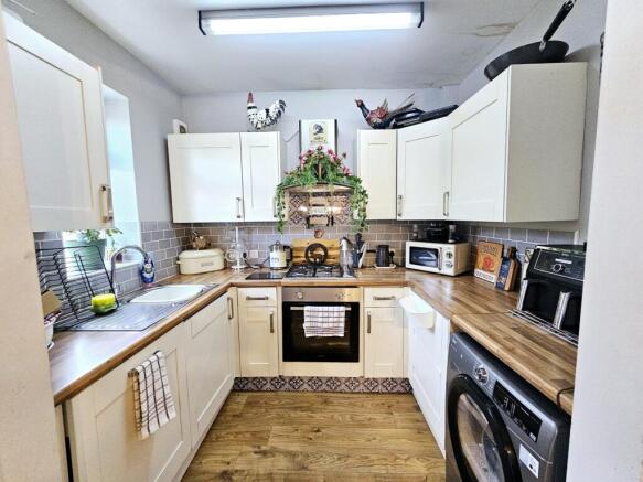 3 bed Semi-Detached for sale Image 4