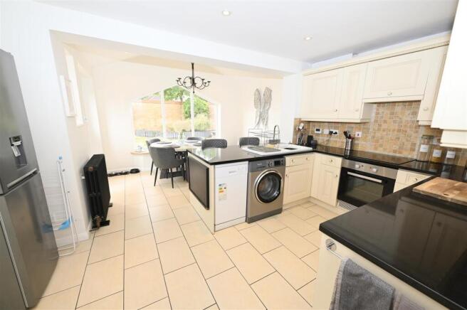 3 bed Detached for sale Image 8