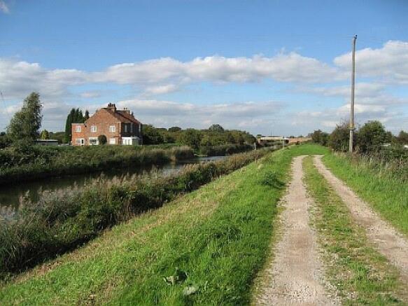 2 bed Town House to rent Image 11