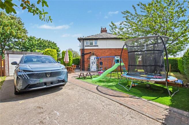 3 bed Semi-Detached for sale Image 12