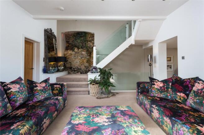 5 bed Detached for sale Image 4