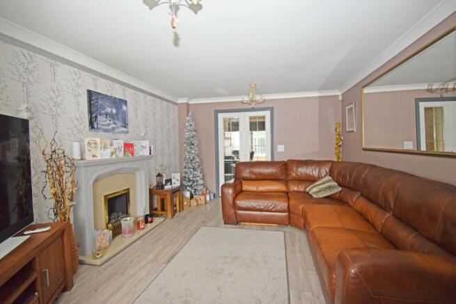 3 Impney Way, lounge b.jpg