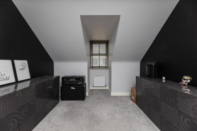 5 bed Detached for sale Image 12