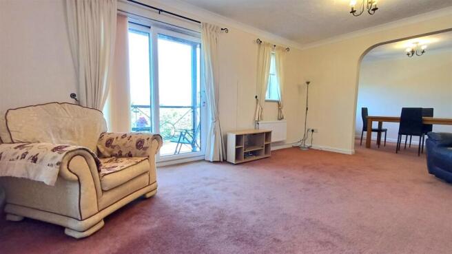 2 bed Flat to rent Image 6