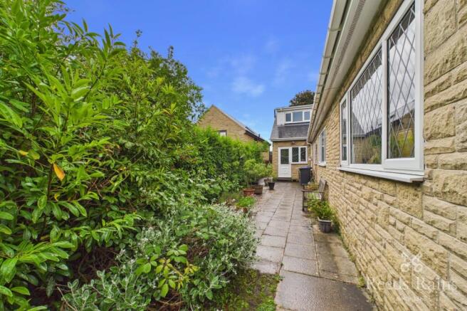5 bed Bungalow for sale Image 8