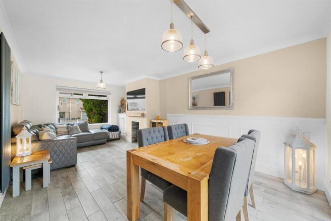 Living Room2.jpg