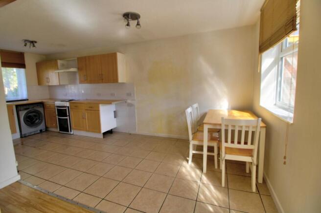 Dining to kitchen