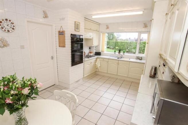 FITTED KITCHEN / BREAKFAST ROOM