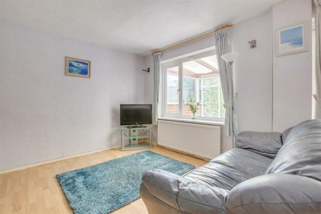 27 Winters Way, HP15 6YA-13.jpg