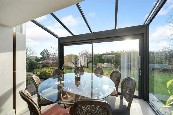 5 bed Detached for sale Image 10